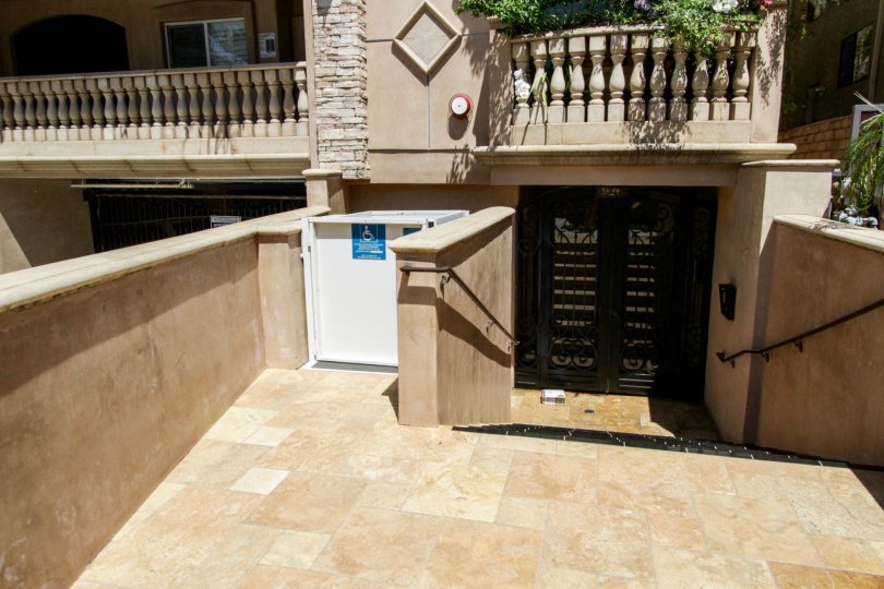 The entrance into Bedford Villas