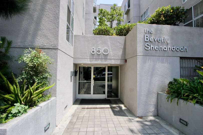 A APARTMENT IS BEVERLY SHENANDOAH IT IS VERY NICE AND BEAUTIFUL