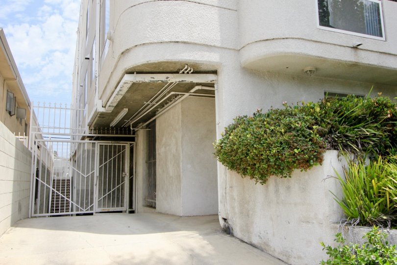 closer shot of Blackburn Plaza and her structure, Beverly Center, California