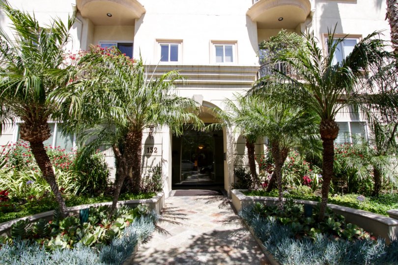 The walkway into 132 S Maple Dr in Beverly Hills