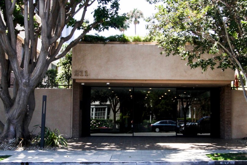 The entrance into 211 Spalding in Beverly Hills