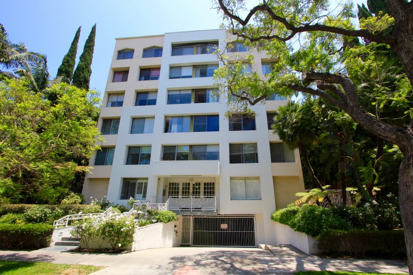The parking for Beverly Hills Town House in Beverly Hills