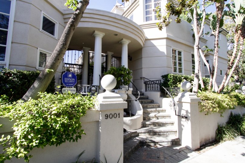 The entrance into Dayton Way in Beverly Hills