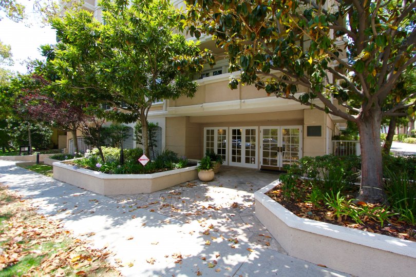 The entrance into Fleur De Lis at Oakhurst in Beverly Hills