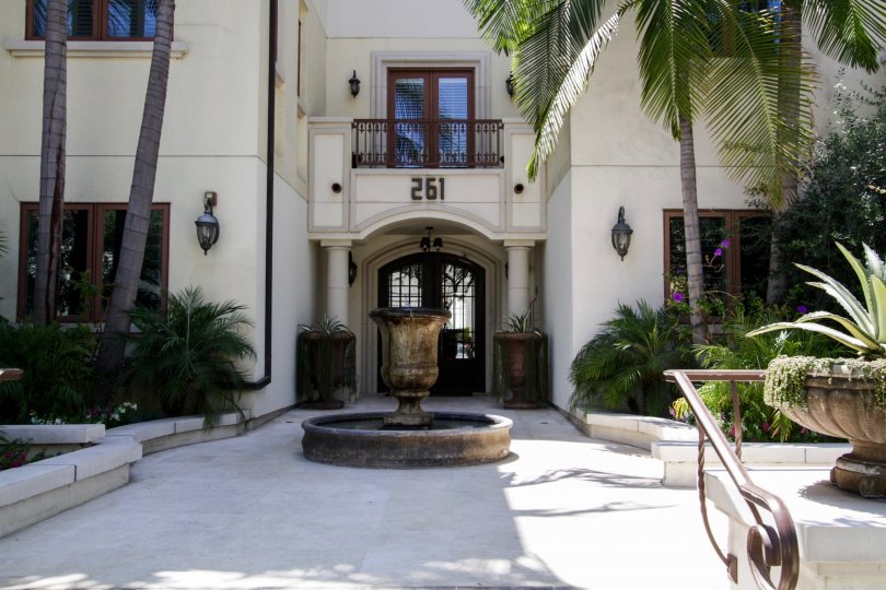 The entrance into Maison Reeves in Beverly Hills