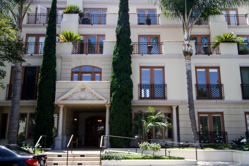 The Spalding Peninsula building in Beverly Hills