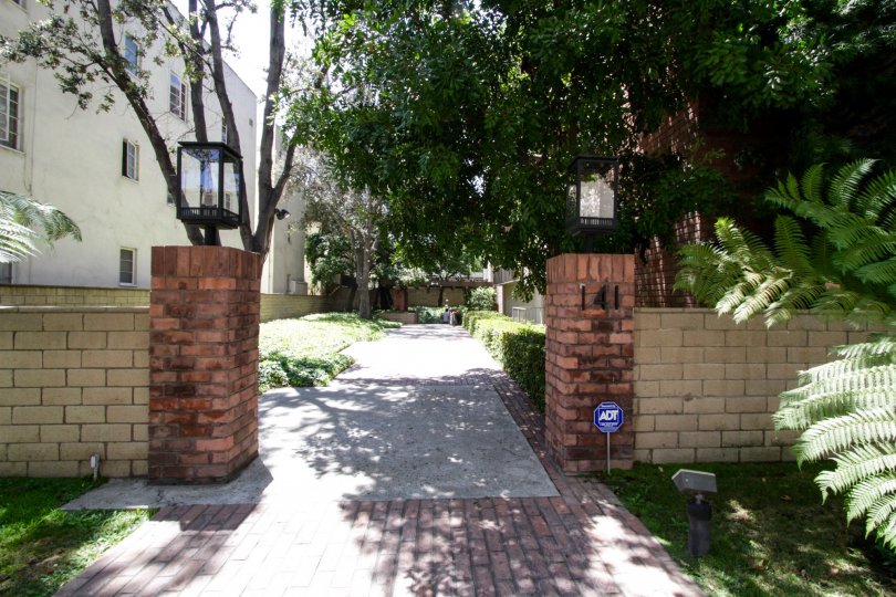 The brick columns upon arrival at Linden Drive in Beverly Hills
