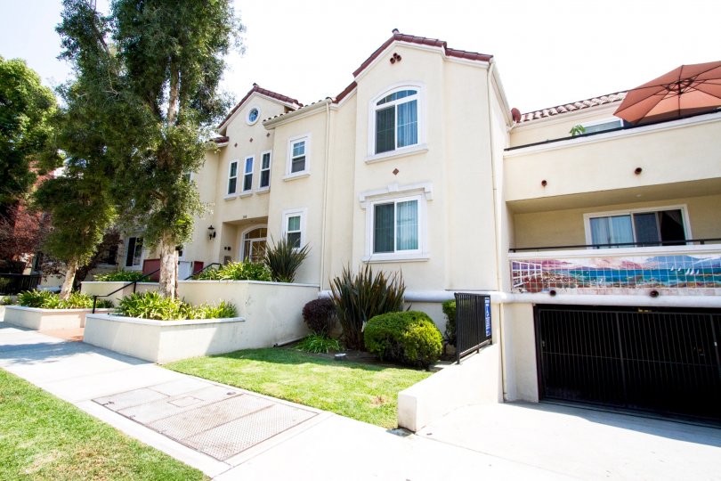 The building at 300 E Providencia Ave