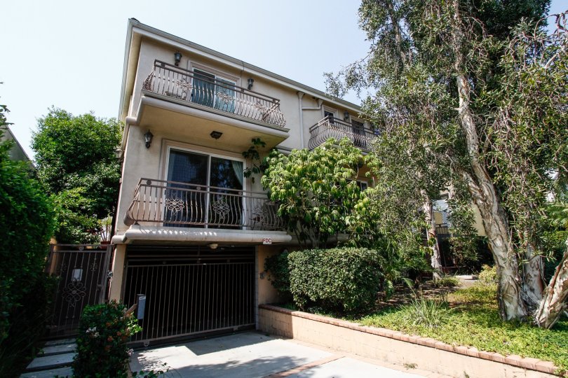 The balconies at 721 E Cypress Ave in Burbank California
