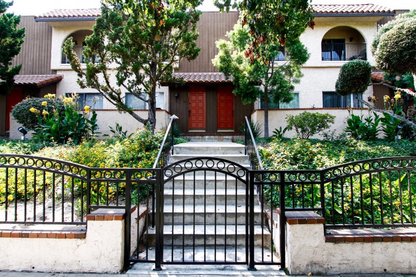The stairs into Villa De Los Reyes in Burbank California