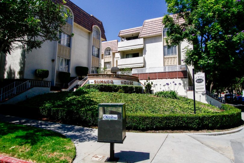 The walkway around Sumner House