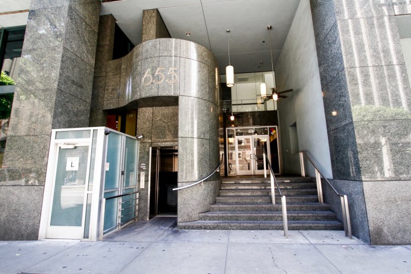 The entrace at 655 Hope in Downtown LA