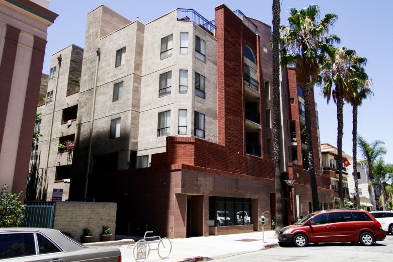 35 Linden is a midrise condo building in Long Beach
