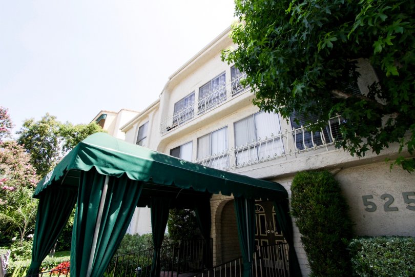 The shaded entrance to 5250 Zelzah Ave