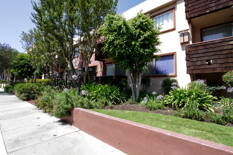 The sidewalk view of Newcastle Manor in Encino