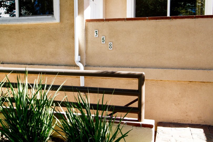 The address for Doran Plaza in Glendale California
