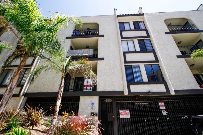 The El Patio De La Vista building in Glendale California