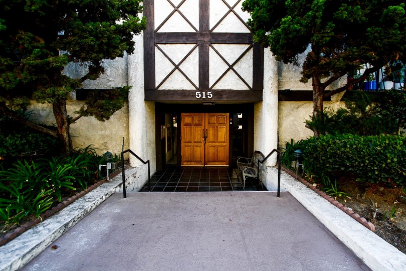 The entrance into El Patio De Oro in Glendale California