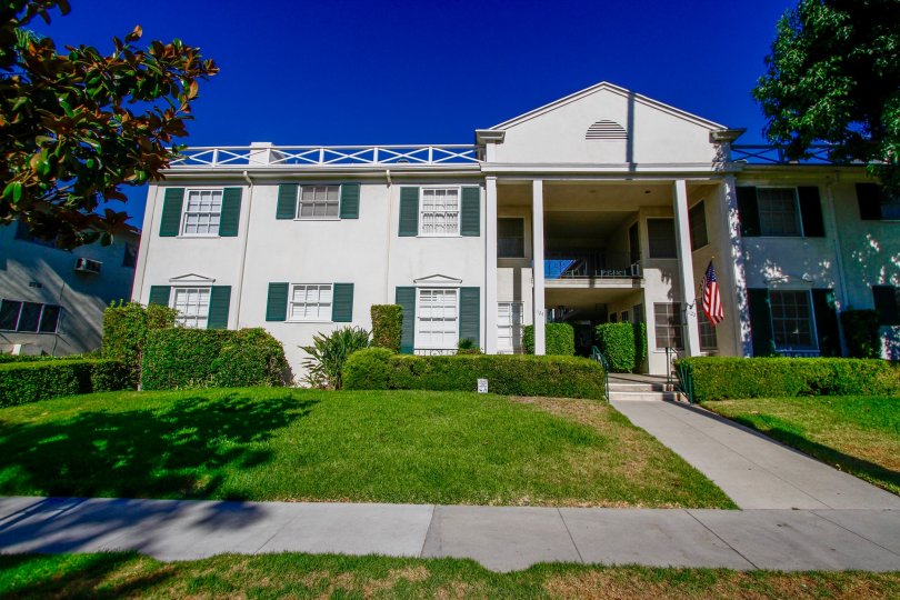 The Verdugo Manor building in Glendale California