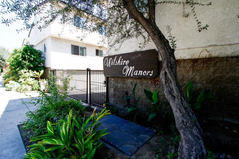 The sign announcing the Wilshire Manor Verdugo