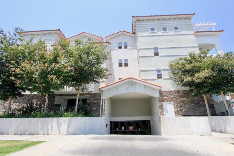 Elmwood Villa's palatial buildings, hancook park, california