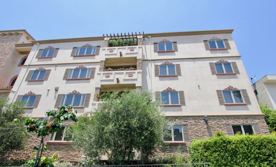 The maple wood villa have beautiful garden in balcony