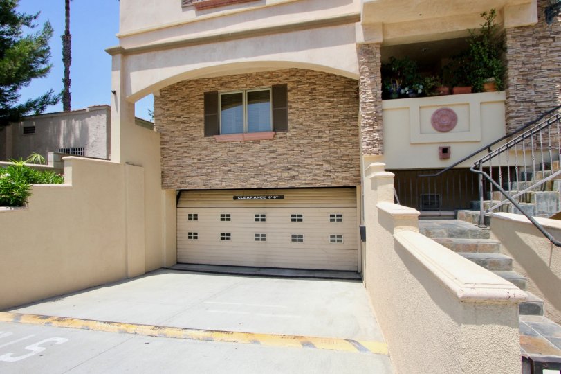 An Awesome clean Villa at The Maplewood Villa in a posh area