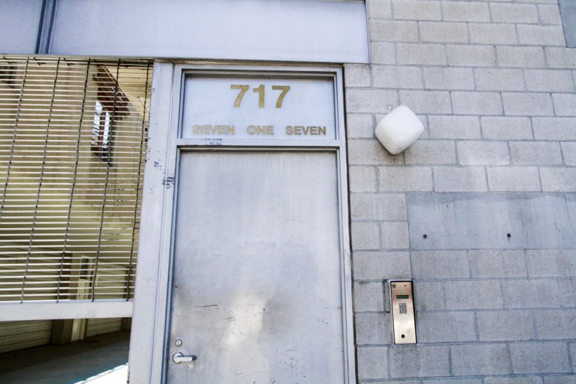 The entry door to Cahuenga Lofts has the address numbers above