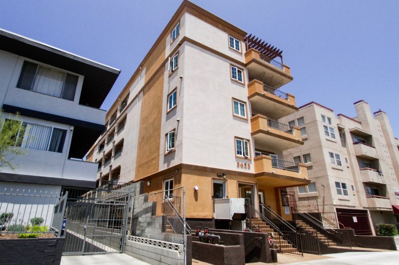 Carleton Crest is a midrise condo building in Hollywood