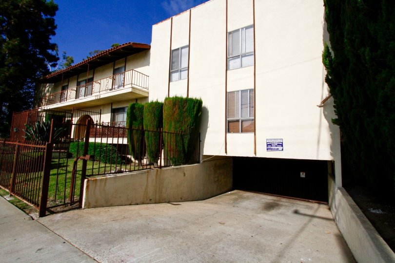 The parking for 756 N Inglewood Ave in Inglewood
