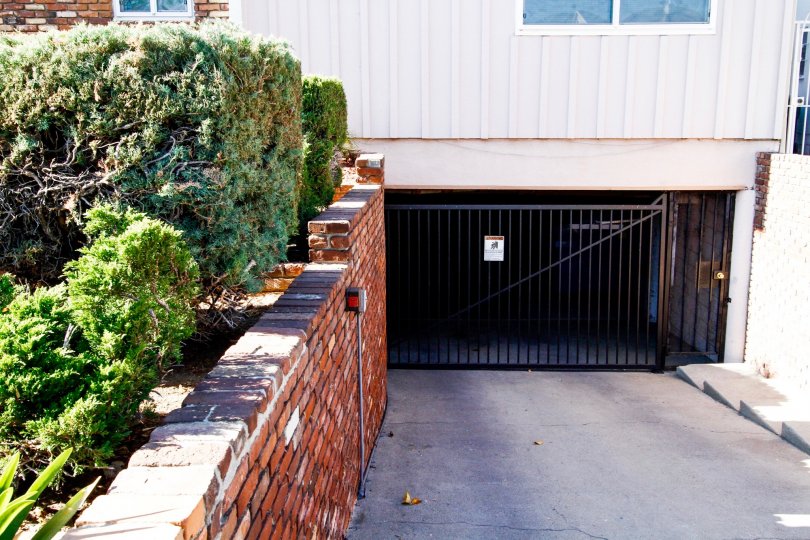 The parking for 919 E La Palma Dr