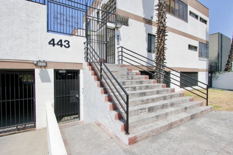 Gramercy townhouse with a wide staircase in koreatown, ca