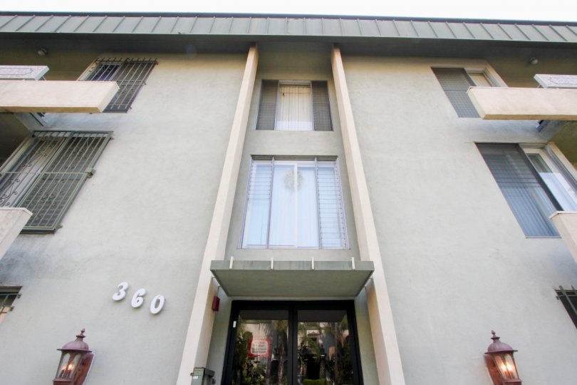 olive green walls of 360 Montclair Kenmore Apartment, Koreatown, California