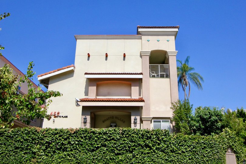 Side of Shatto Villas residences in Koreatown California