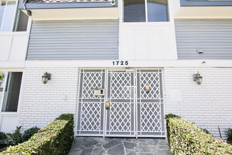 The address above the entrance into Newport Loma