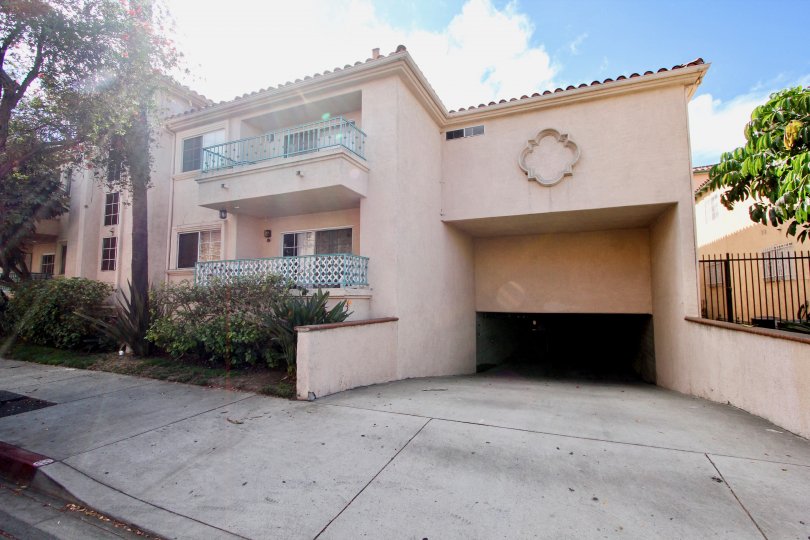 A private home in the community of Villa Del Obispo, located in Long Beach, CA