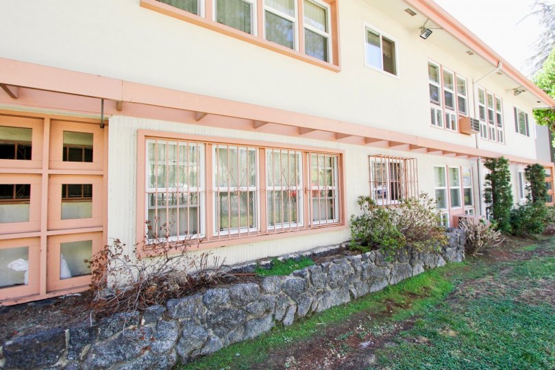 The yard in front of Franklin Manor