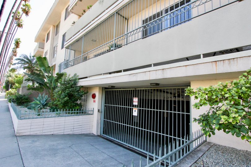 The garage for residents of Los Feliz Imperial