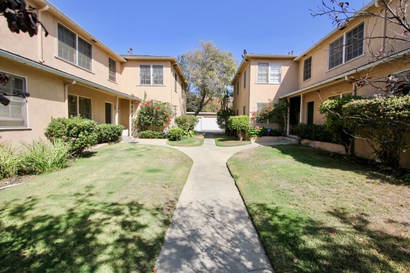 The yard at Perlita Gardens I in Los Feliz, California