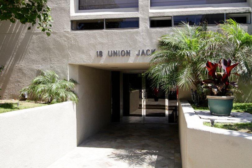 The entrance into 18 Union Jack