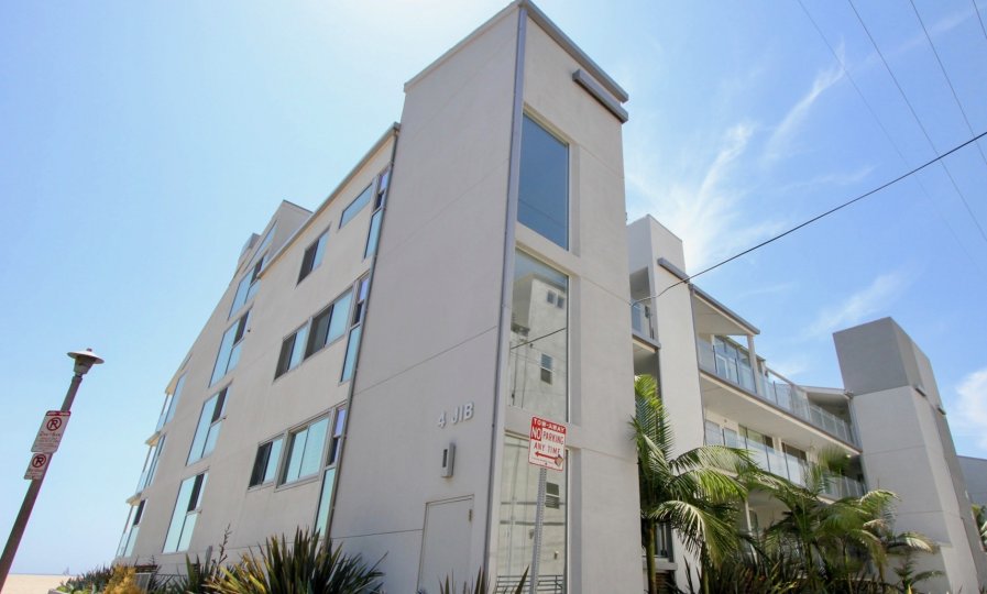 A view of 4 Jib, a modern building in Marina Del Rey.