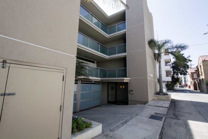 The entrance into 6 Eastwind in Marina Del Rey