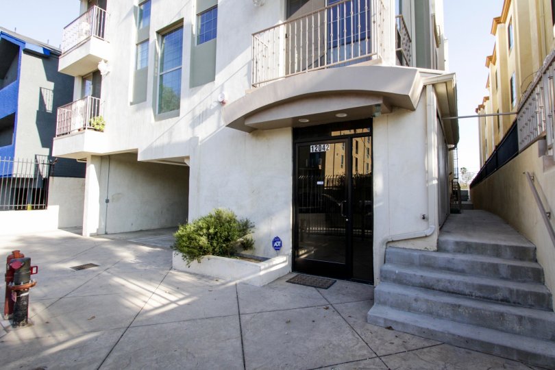 The entryway into 12042 Hart St in North Hollywood