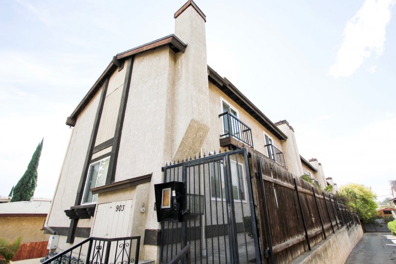 The fence around 903 S Marengo Ave in Pasadena, California
