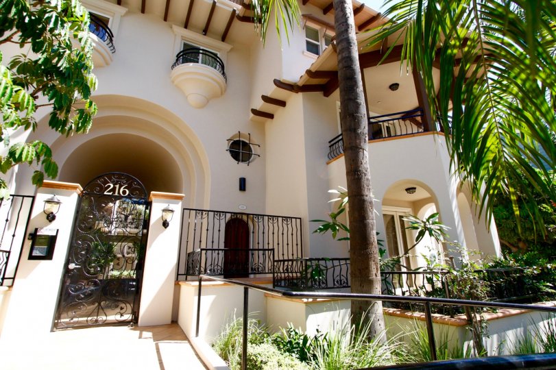 The entryway into Corta Bella in Pasadena, California