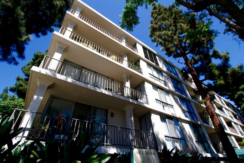The Regency Del Mar structure located in Pasadena, California