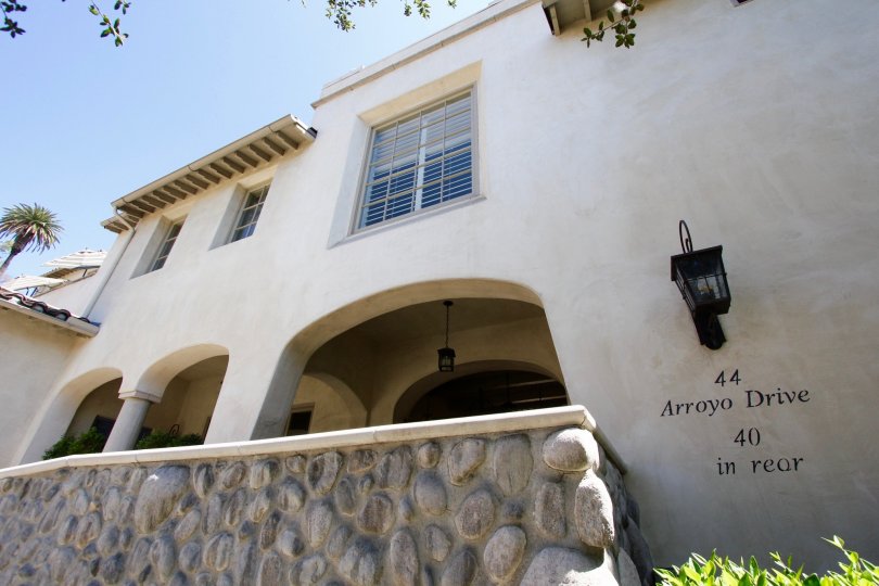 The windows in the Vista Del Arroyo