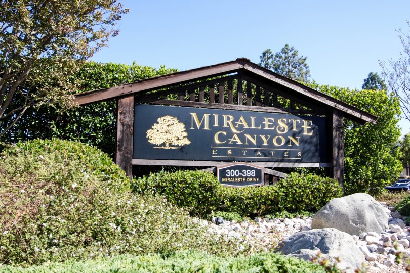 The sign welcoming you to Miraleste Canyon Estates