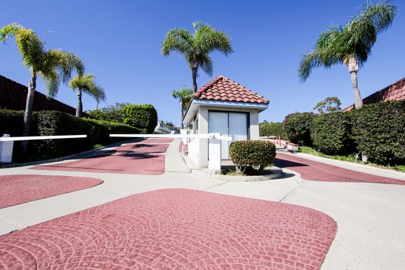 The security gate for South Shores Racquet Club