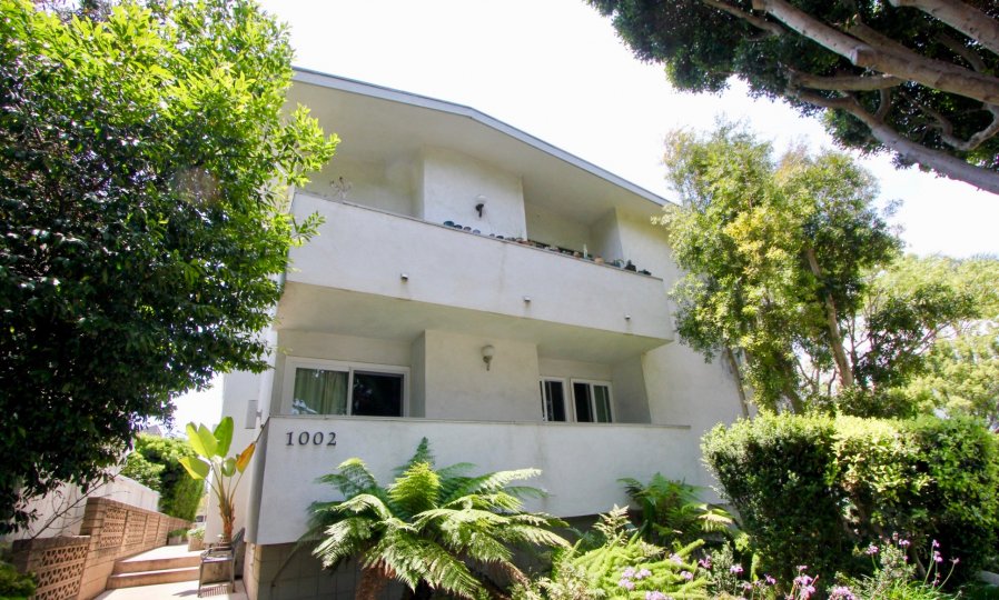 A typical upstair apartment in the city of Santa Monica, California